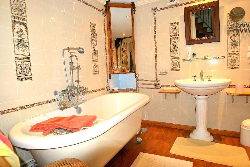 Levon Hotel 3*